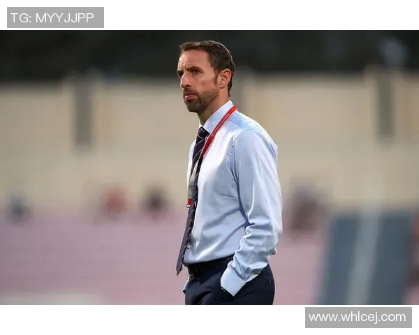 男士足球球星衣服搭配指南展现运动时尚魅力与休闲潮流风格 男士足球球星衣服搭配指南展现运动时尚魅力与休闲潮流风格