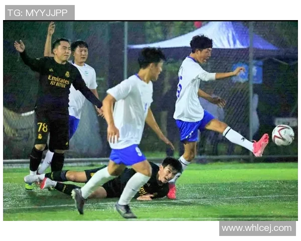 180身高足球球星逆袭绿茵场展现非凡实力与坚持梦想